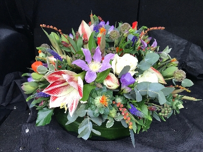 Leaf lined glass bowl arrangement