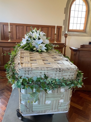 Foliage casket garland