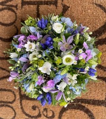 Lilac white and blue posy pad