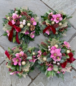 Christmas grave posy