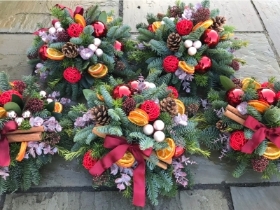 Christmas grave posy