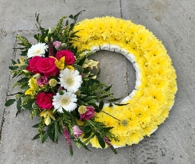 Bright based wreath