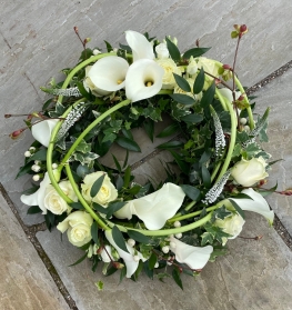 Contemporary white wreath